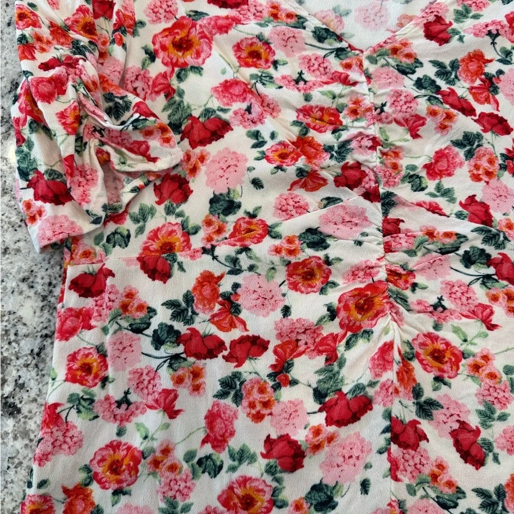 Old Navy Pink Floral Ruched V-Neck Blouse Medium Romantic Top